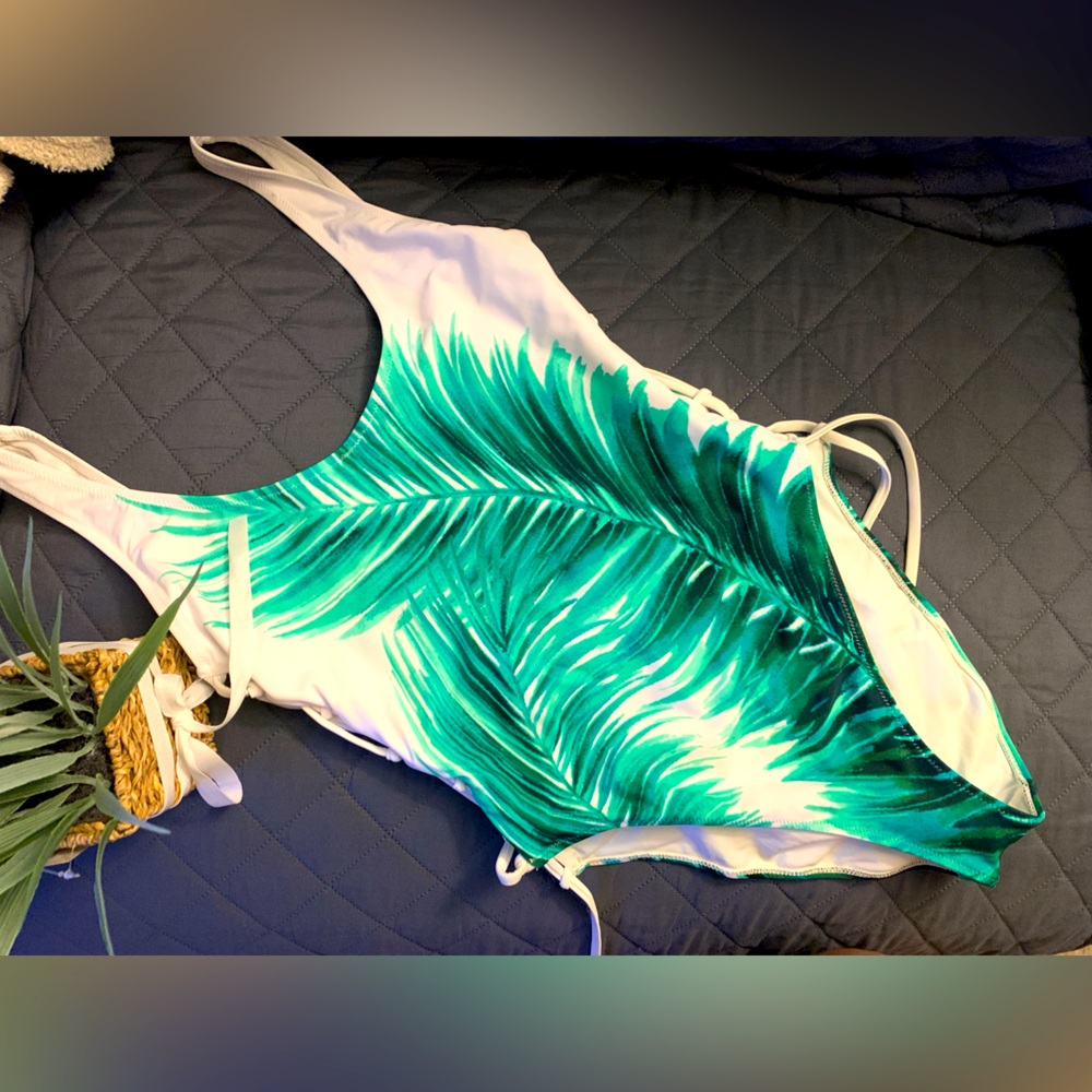 Forever 21 leaf Print One piece swimsuit
